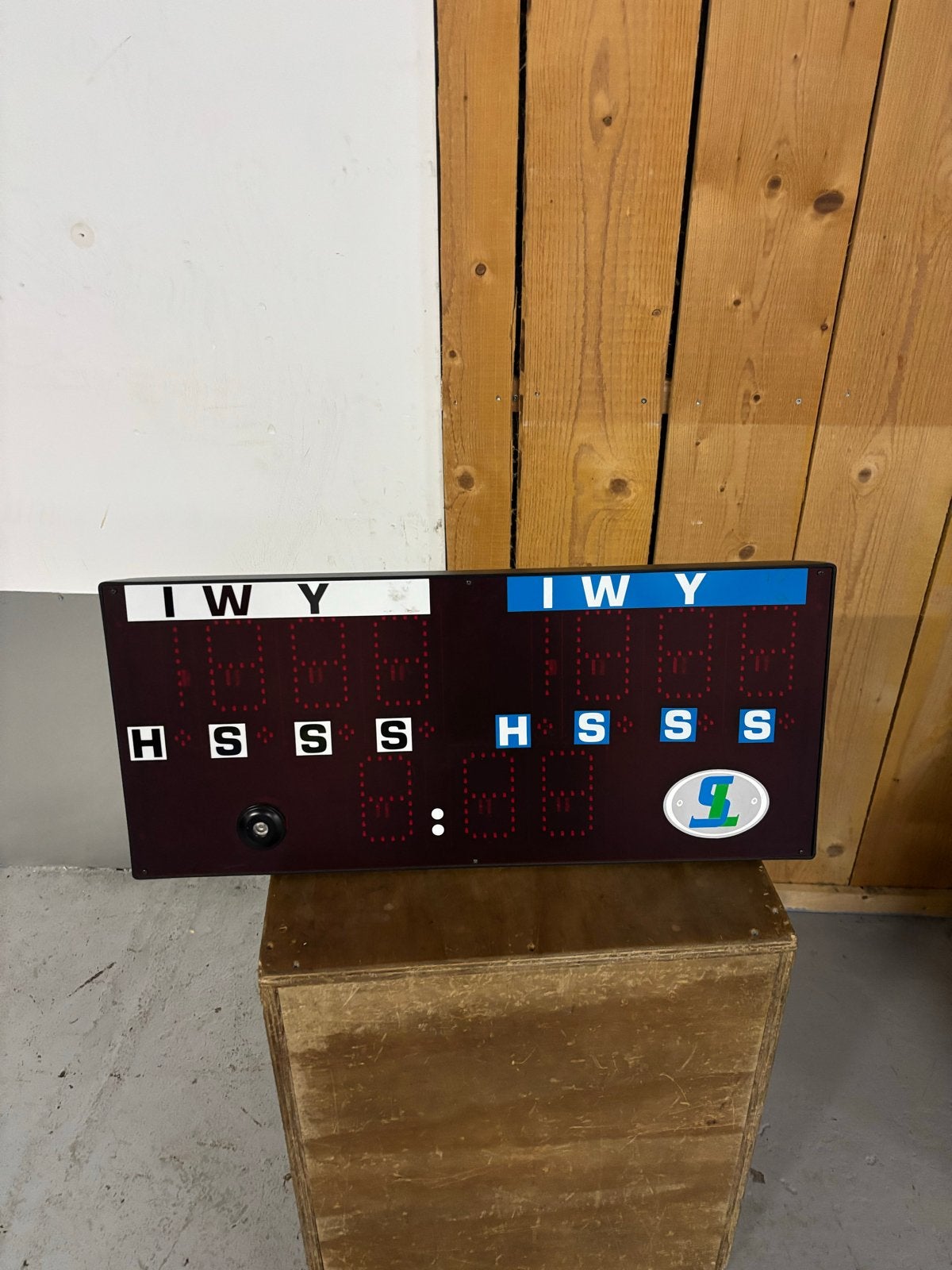 Judo Scorebord met tas en 2 sets tijdklokken in kist, Ophalen, Gebruikt