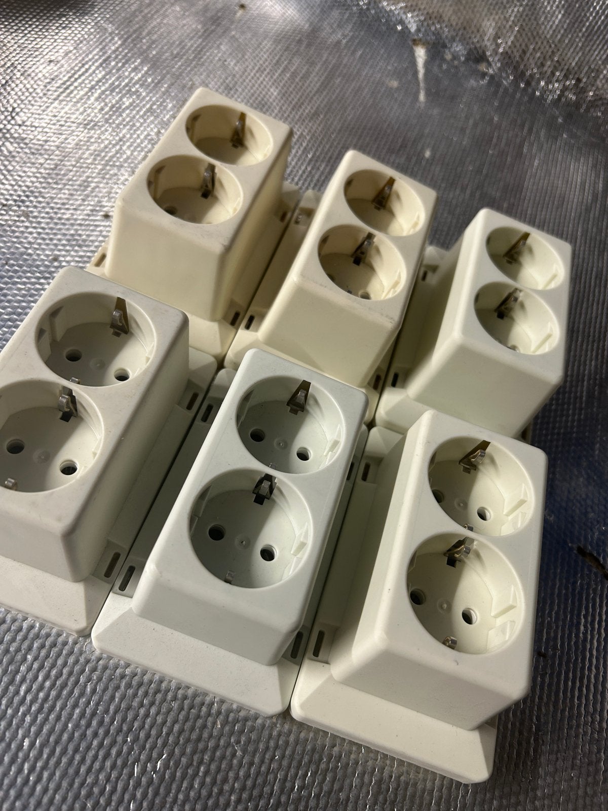 Opbouw stopcontacten dubbel - wit en beige, Ophalen of Verzenden, Gebruikt, Overige merken, Stopcontact