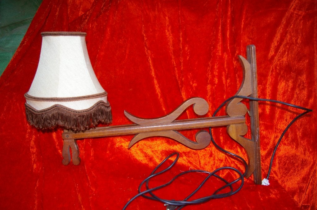 Vintage houten wandlamp met vervangbare kap, Huis en Inrichting, Gebruikt, Bruin, Wandlamp, E27 (groot)