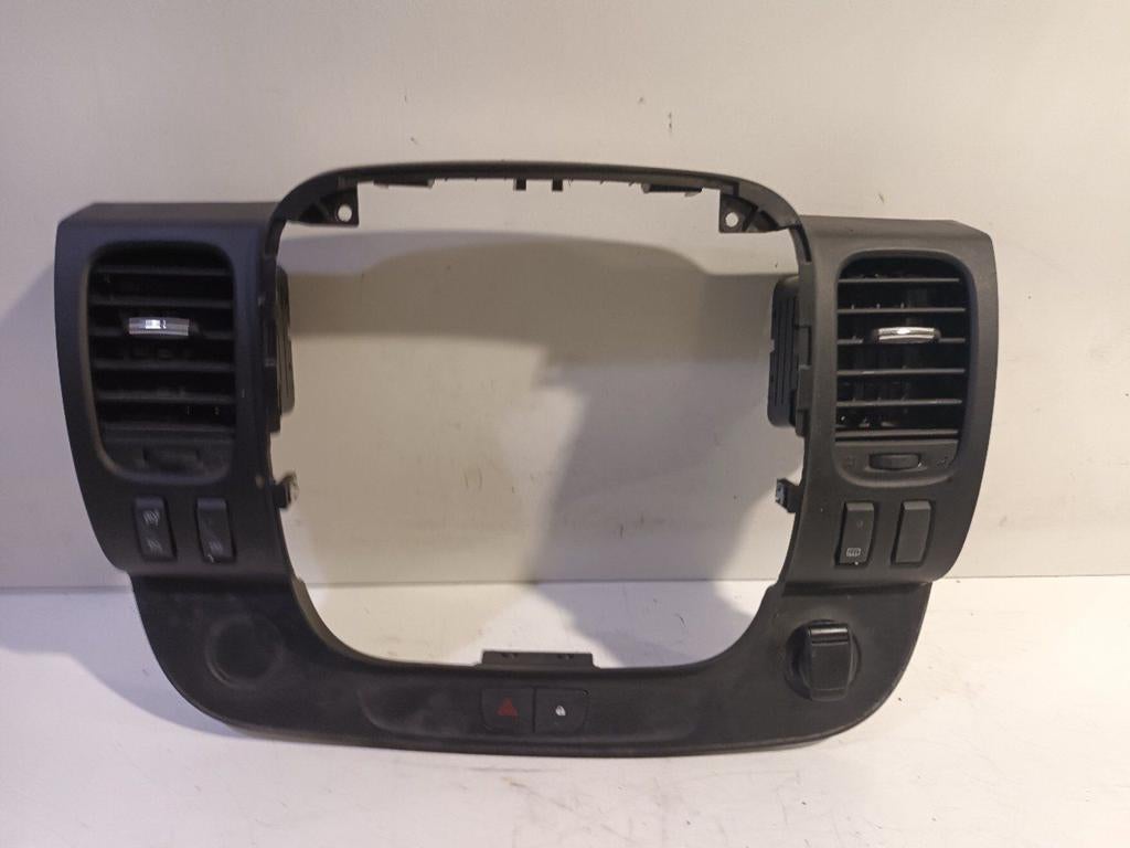 Dashboard luchtrooster links Opel Vivaro, Onderdelen@venauto.nl, Van der Ven Autorecycling B.V., Gebruikt, Ettenseweg 76, 4706 PB Roosendaal, The Netherlands