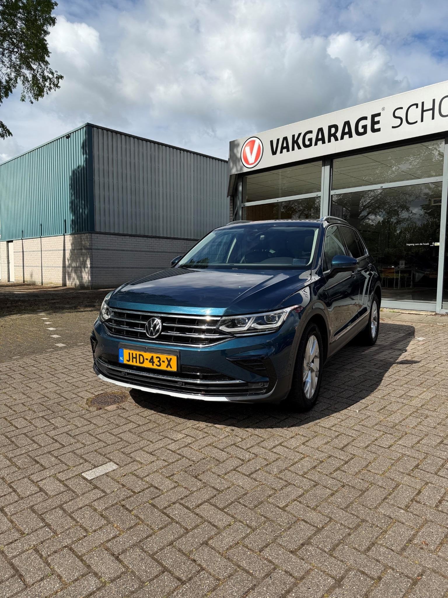 Volkswagen Tiguan 1.4 TSI eHybrid Elegance Business+|Pano|Ap, 4 cilinders, Blauw, Hybride Elektrisch/Benzine, 1711 kg