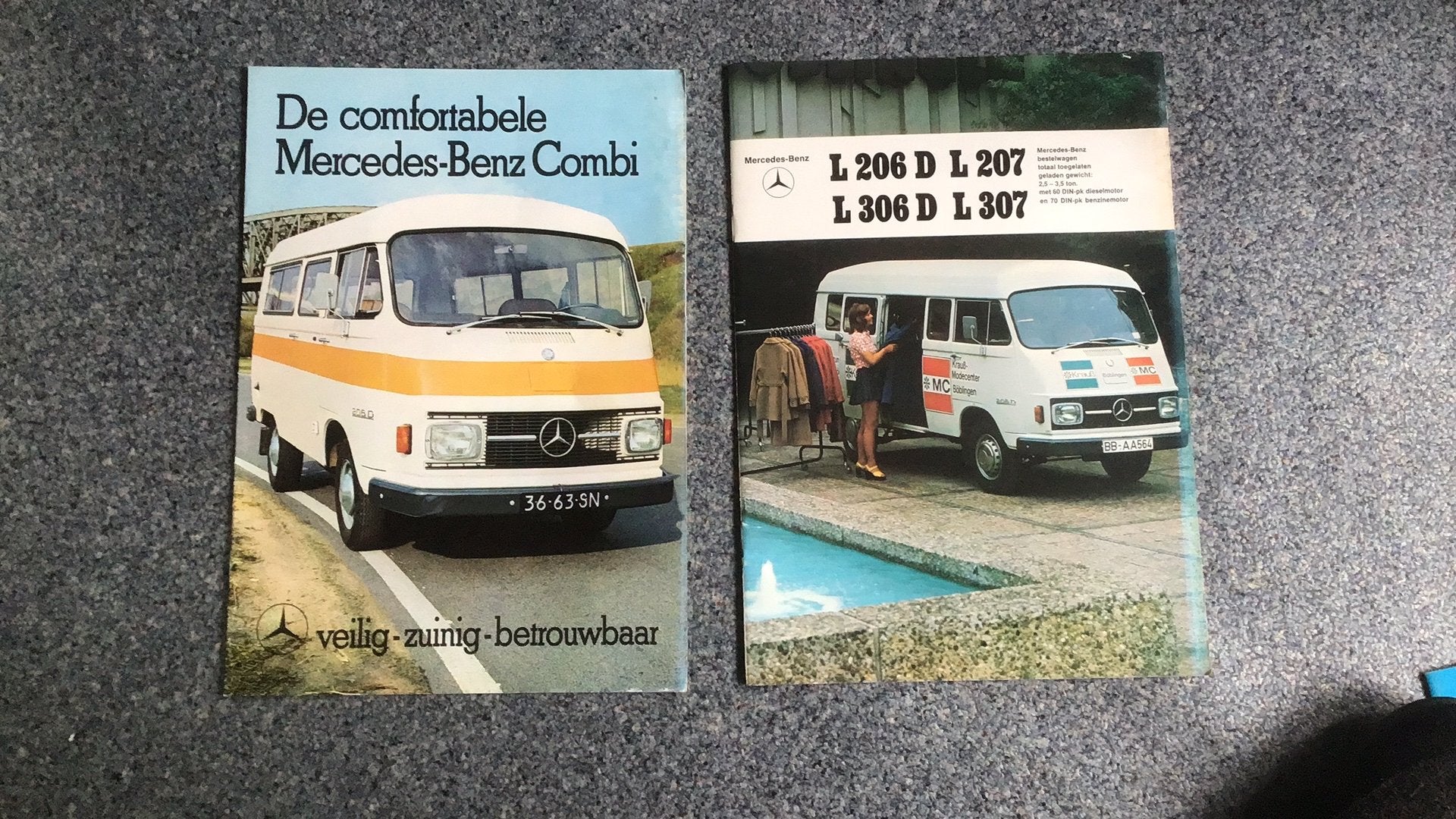 MERCEDES BENZ FOLDERS LOT 2 x FRAAI !JAREN ROND 1975 AOW DUS, Ophalen of Verzenden, Gelezen, Mercedes