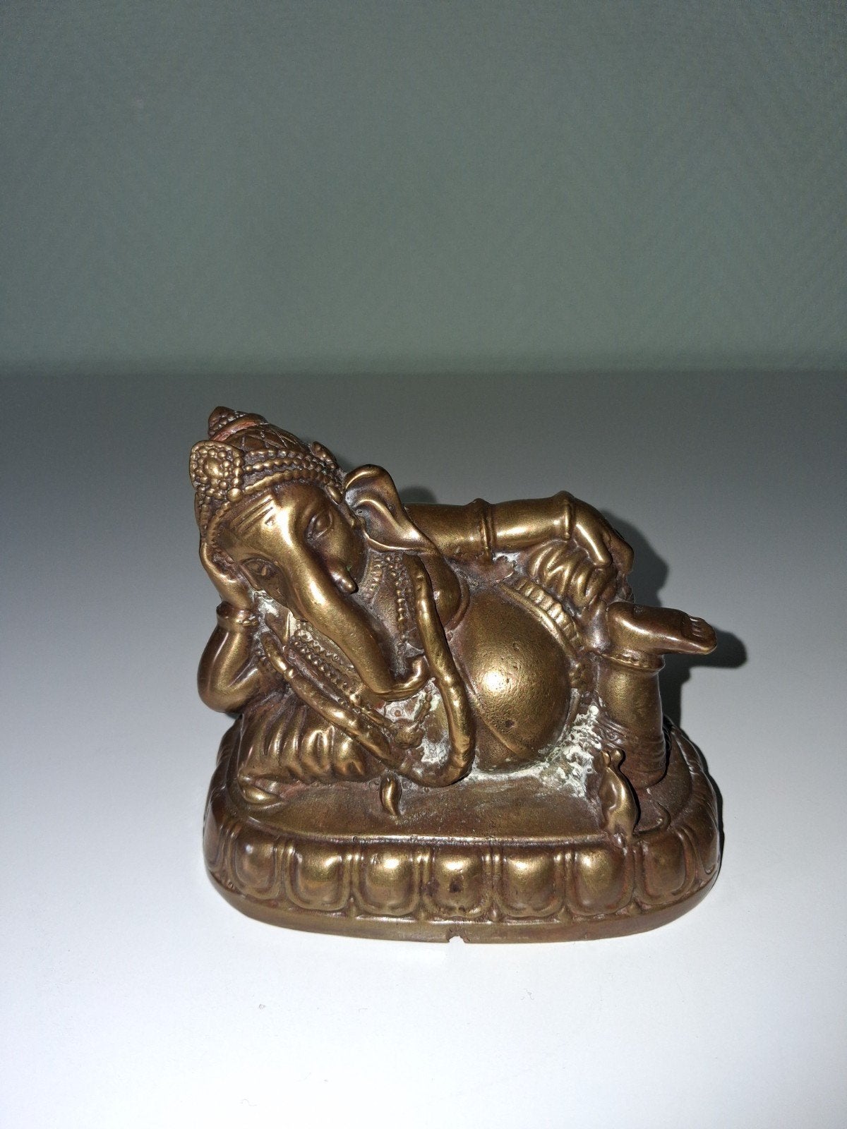 Bronzen beeld van Ganesha, liggend, Minder dan 20 cm, Ophalen of Verzenden, Beeld, Bruin