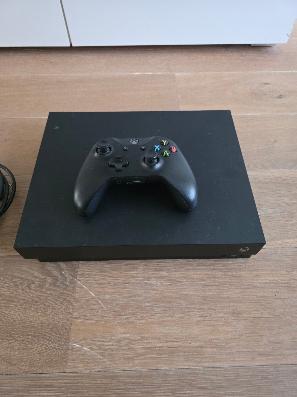 Xbox One X 1TB met controller en kabels, Spelcomputers en Games, Ophalen, Zo goed als nieuw, 1 TB, Met 1 controller