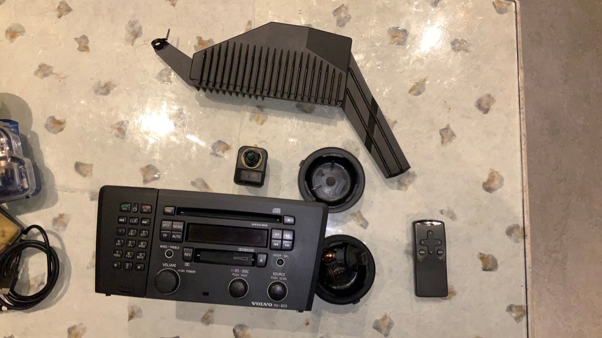 Volvo radio cd speler HU -603  met versterker, Ophalen of Verzenden, Zo goed als nieuw