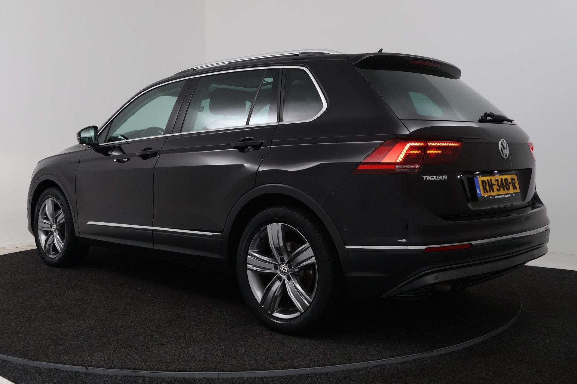 Volkswagen Tiguan 1.4 TSI ACT Highline (PANORAMADAK, CAMERA,, 4 cilinders, 150 pk, Zwart, Origineel Nederlands