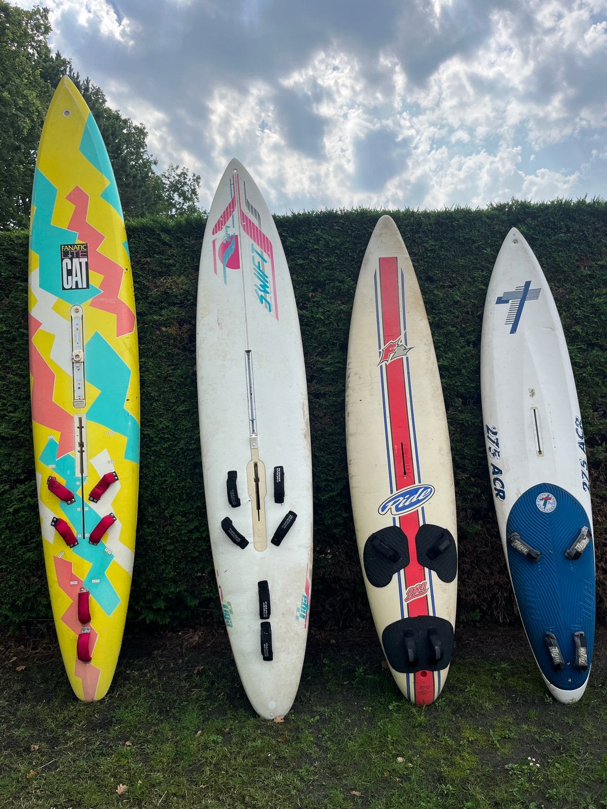 Windsurf set - compleet, Watersport en Boten, Windsurfen, Zo goed als nieuw, Complete set, Met vin(nen), Deelbare mast, Met giek