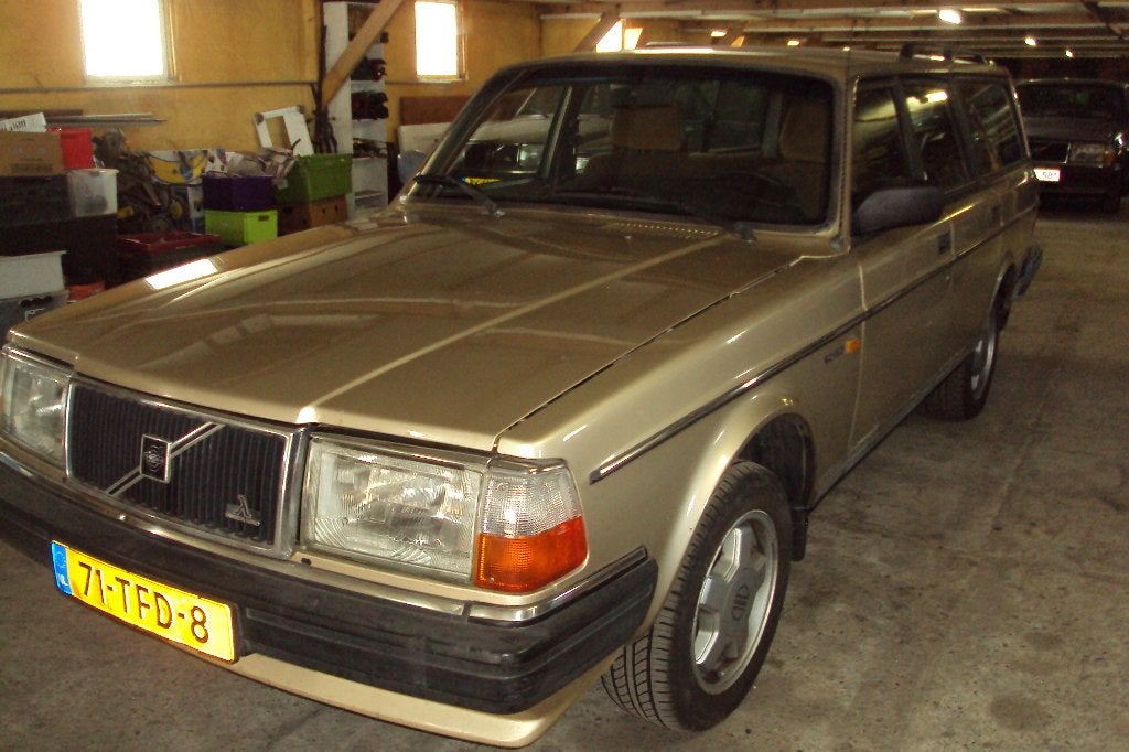 VOLVO 245 GL 1986 goud kleur 5v/2300 origineel & heel mooi, Achterwielaandrijving, Overige bekleding, 2300 cc, Handgeschakeld