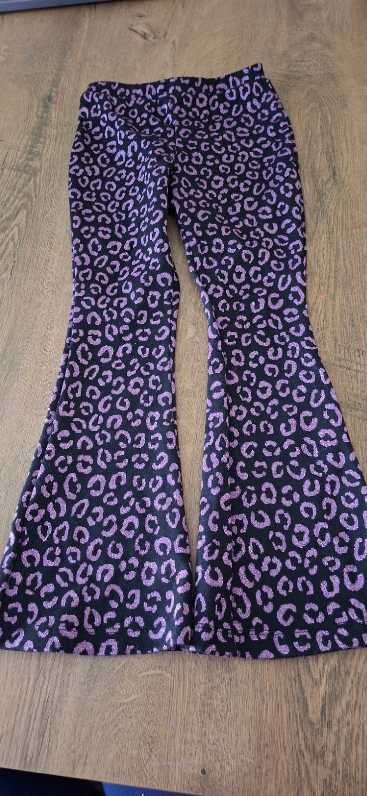Wibra glitter leopard flairbroek maat 128, Kinderen en Baby's, Broek, Meisje, Ophalen of Verzenden, Zo goed als nieuw