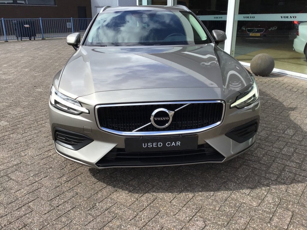 Volvo V60 2.0 T4 Moment.Pro Intellisafe Pro Comfort pakket, Auto's, Volvo, Automaat, 15 km/l, Euro 6, 4 cilinders