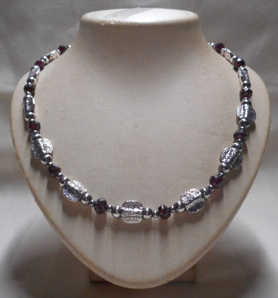 Zilveren vintage collier met granaat nr.324, Verzenden, Zilver, Ketting, Met edelsteen
