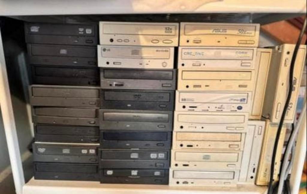 Diverse interne en externe CD/DVD drives, Computers en Software, Optische drives, Intern, Gebruikt, Ophalen of Verzenden, Cd