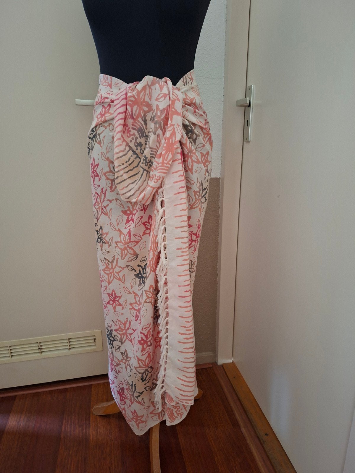 ZON ZEE STRAND kleurrijke sarong 150x120 cm., Ophalen of Verzenden, Nieuw, Overige kleuren, Overige typen