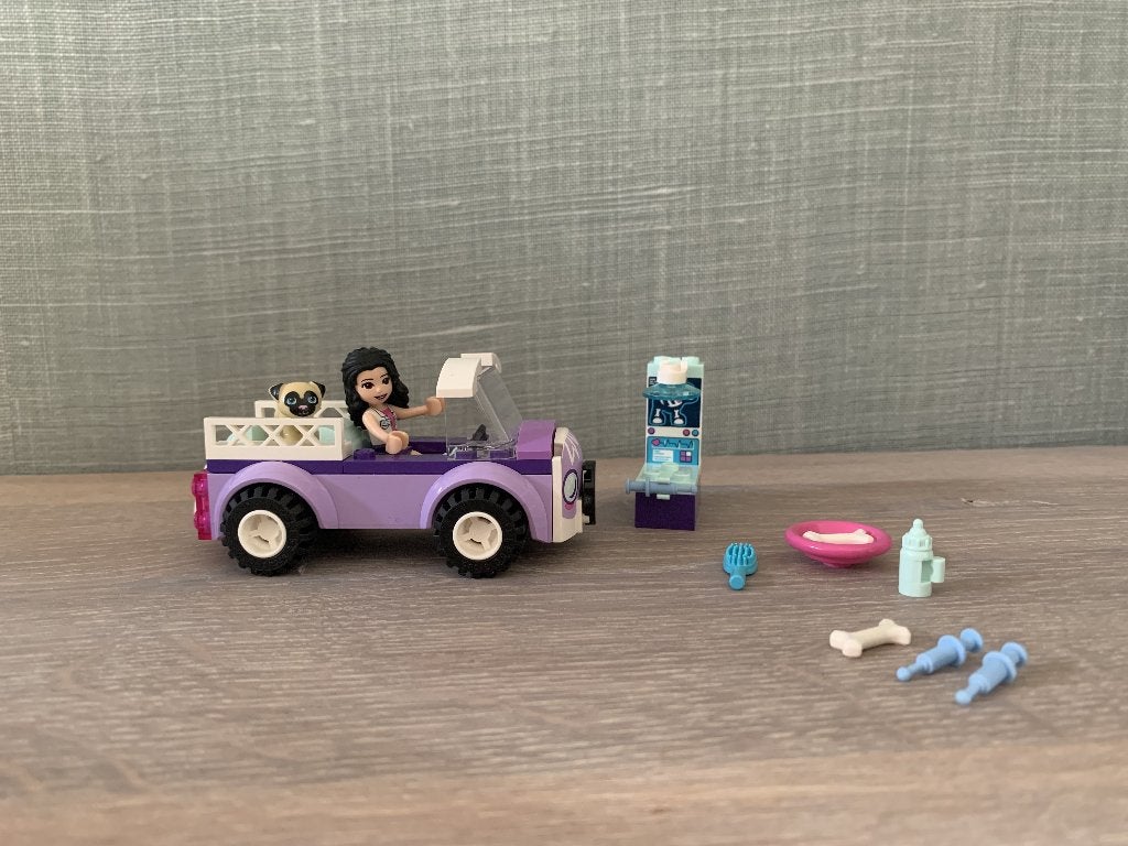 Lego Friends, Emma's mobiele dierenkliniek, nr 41360, Lego, Friends, Ophalen of Verzenden, Zo goed als nieuw