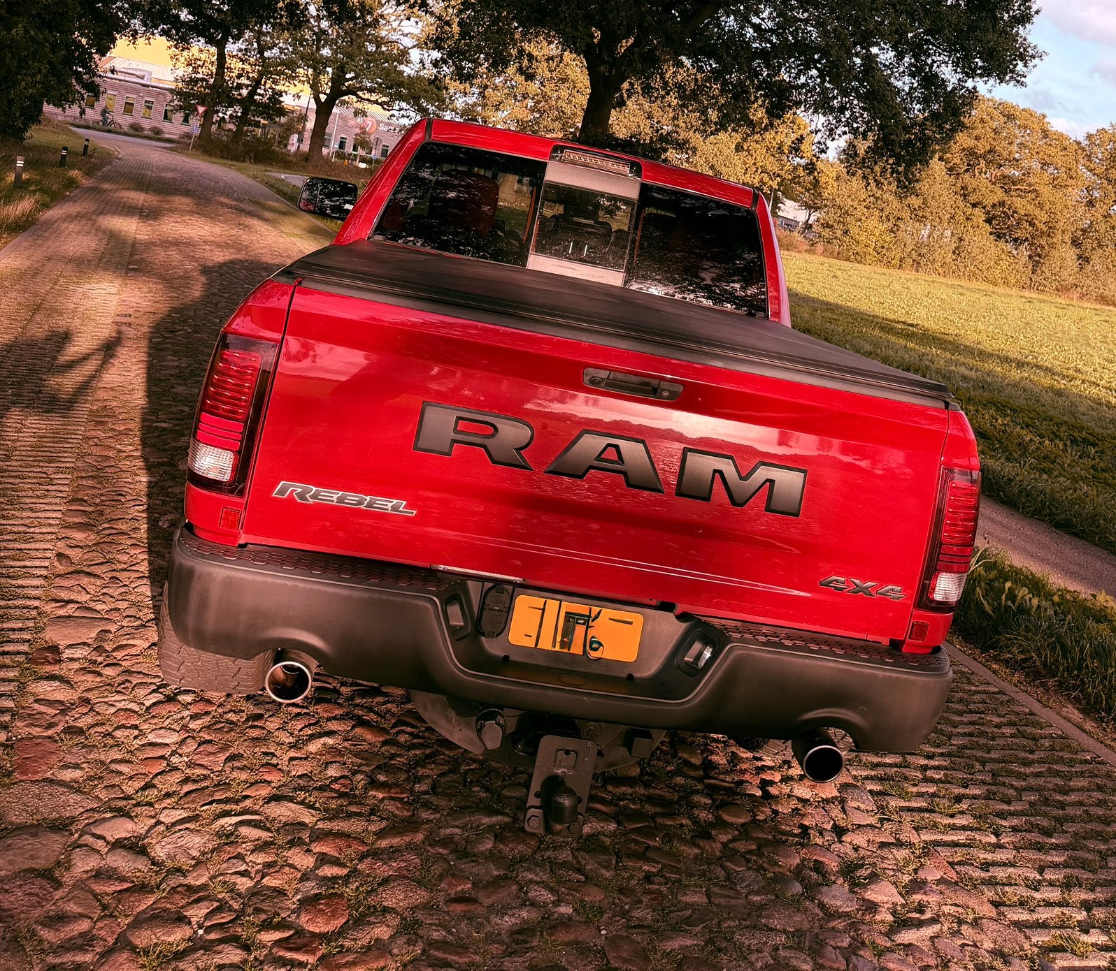 Dodge ram 1500 rebel 5.7 lpg lage bijtelling, Auto's, Automaat, Dealer onderhouden, Overige carrosserieën, 2778 kg