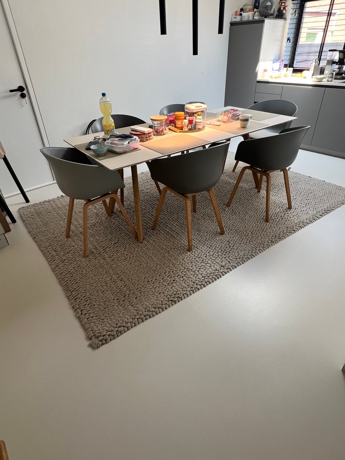 Vloerkleed Hay Peas 3x2 m voor eetkamer of woonkamer, Gebruikt, Grijs, 200 cm of meer, Ophalen of Verzenden