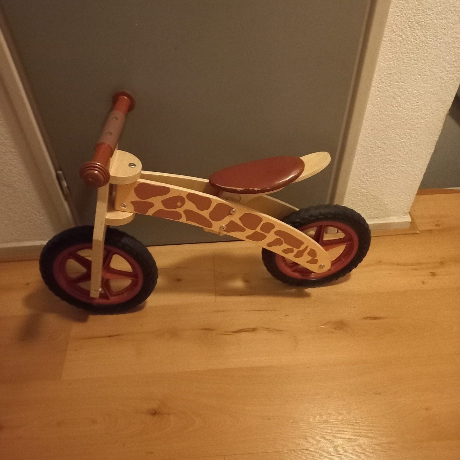 Houten loopfiets met giraffeprint, Ophalen of Verzenden, Gebruikt, Loopfiets