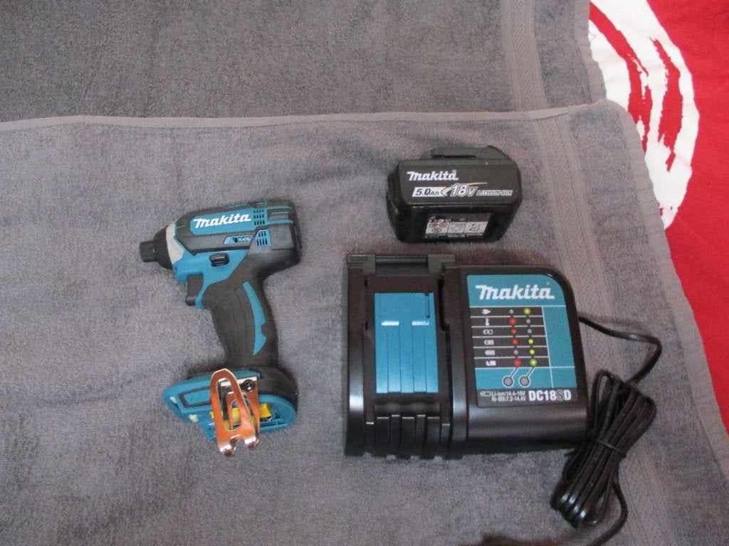 Makita DTD152 18v Accu slagschroevendraaier  en lader, Ophalen of Verzenden, Zo goed als nieuw, Accuboormachine, Makita