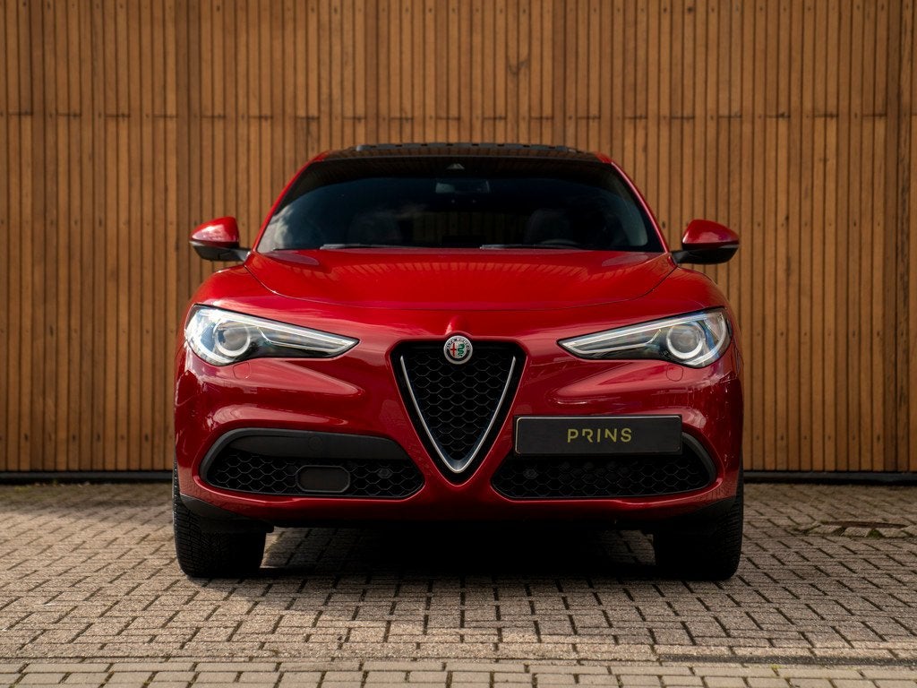 Alfa Romeo Stelvio 2.0 T AWD Super | Veloce stoelen | Panora, Auto's, Alfa Romeo, Automaat, 4 cilinders, Met garantie (alle), Bedrijf