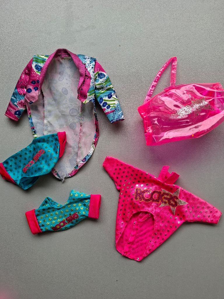 barbie vintage Rockers kleding en tas, Verzamelen, Poppen, Ophalen of Verzenden, Gebruikt, Kleertjes