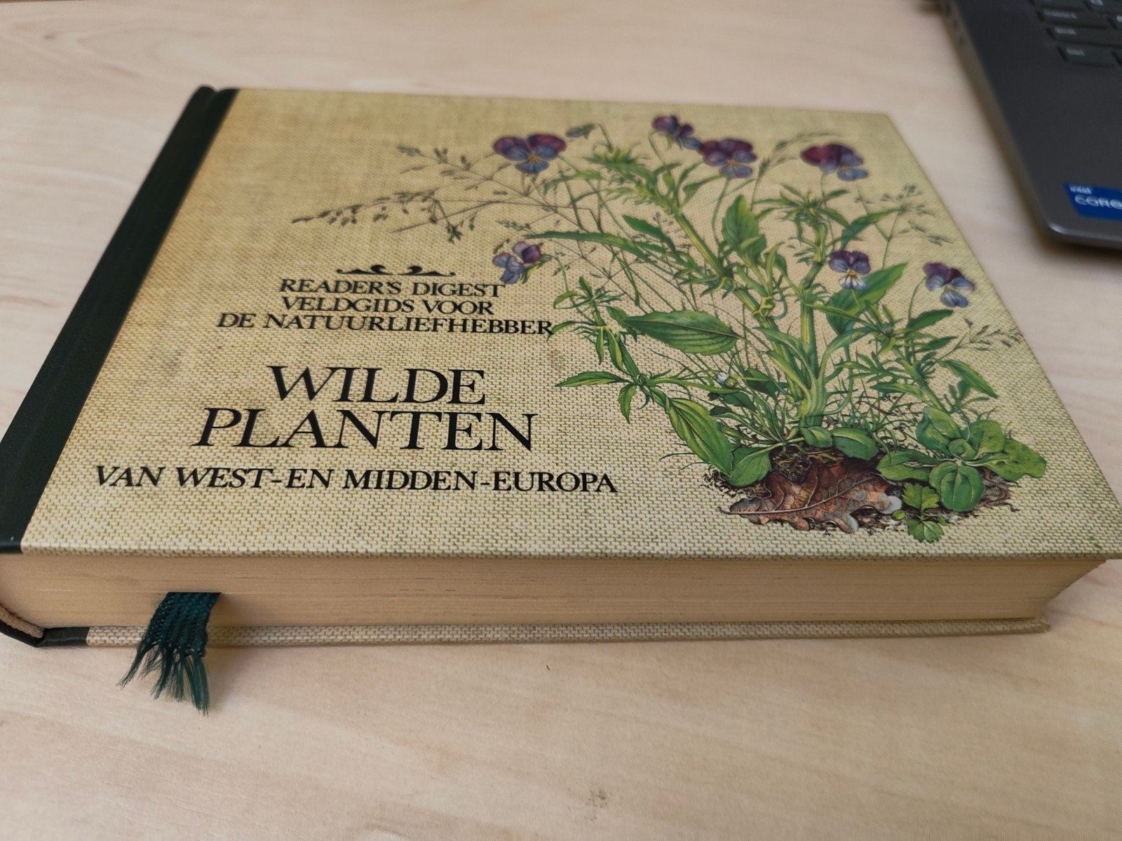 Veldgids Wilde Planten van West- en Midden-Europa, Boeken, Ophalen of Verzenden, Zo goed als nieuw, Bloemen, Planten en Bomen