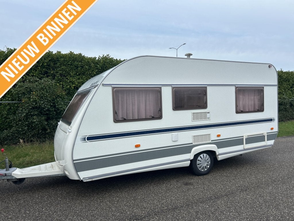BEYERLAND 460 LB RONDZIT, FRANS BED, Caravans en Kamperen, Caravans, Niet ingevuld, Rondzit, Schokbreker, Bedrijf