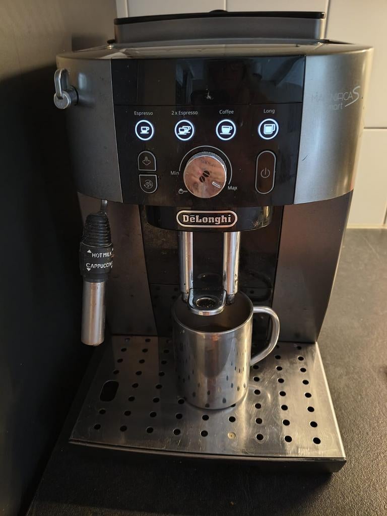 De'Longhi Magnifica S Smart volautomatische espressomachine, Witgoed en Apparatuur, Koffiezetapparaten, Espresso apparaat, 10 kopjes of meer