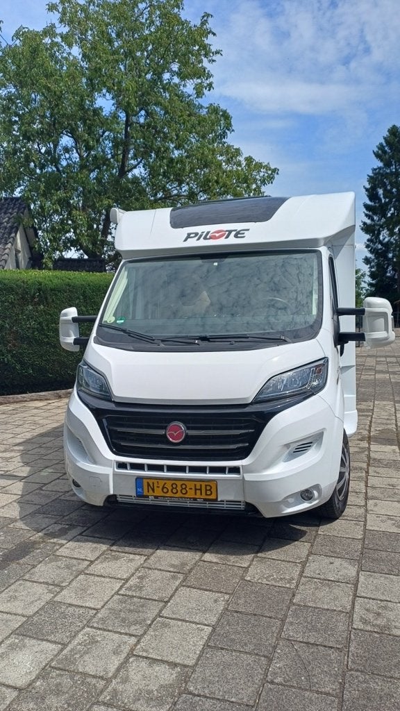 Te koop: Prachtige, Pilote Essentiel P650 met Queensbed, Caravans en Kamperen, Ringverwarming, Startonderbreker, Fiat, Pilote