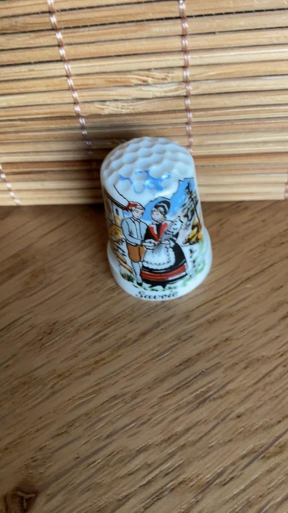 Savoie vingerhoed vingerhoedje vingerhoedjes vingerhoeden, Verzamelen, Vingerhoedjes, Verzenden, Nieuw, Porselein, Buitenland