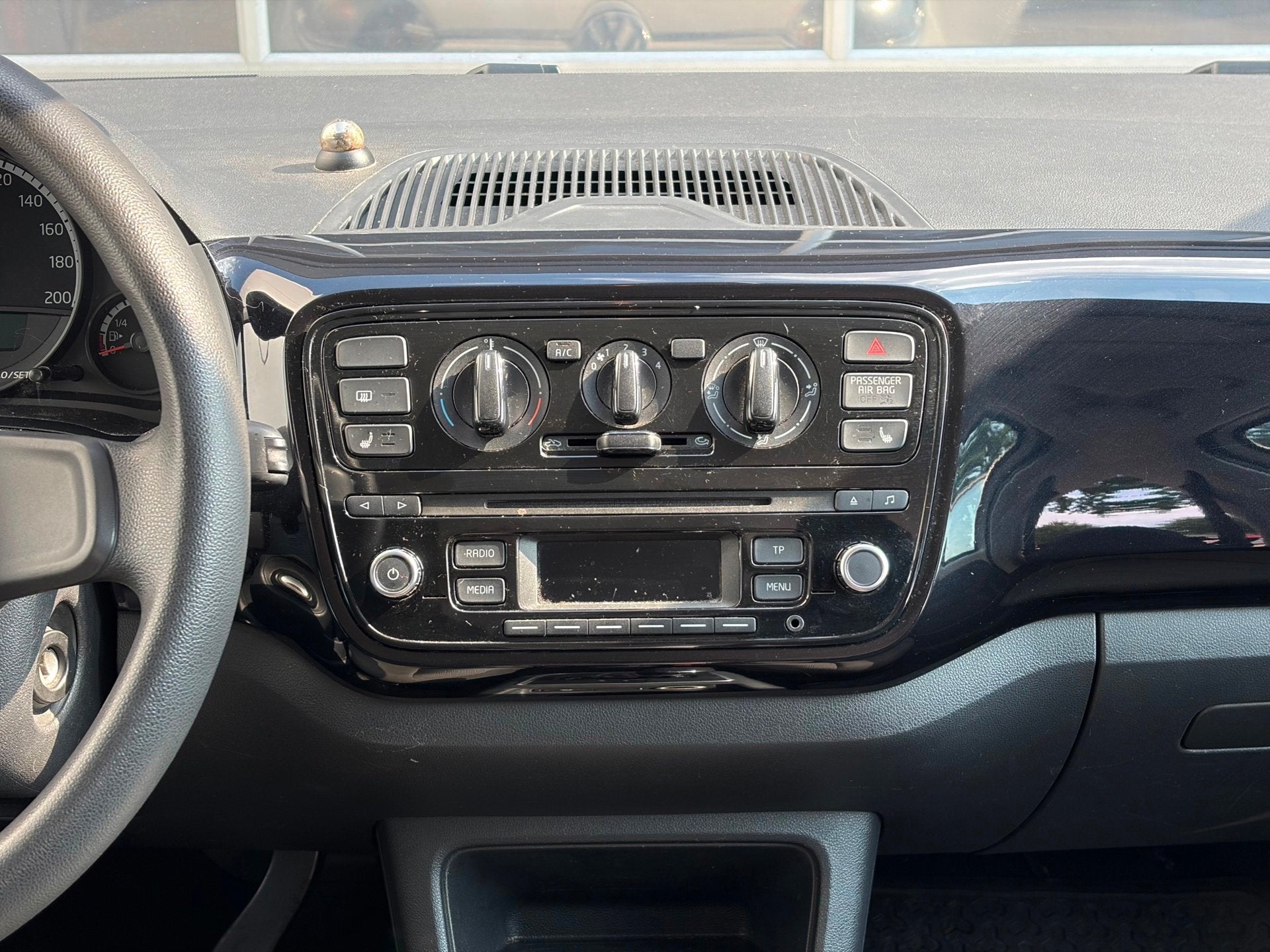 Foto 13 van Volkswagen Up! 1.0 high up! automaat airco/cruise