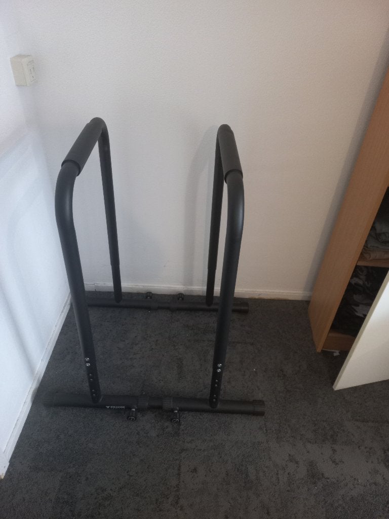 Verstelbare Dip Bars / Dip Station voor fitness training, Ophalen, Kunststof, Krachtstation, Zo goed als nieuw