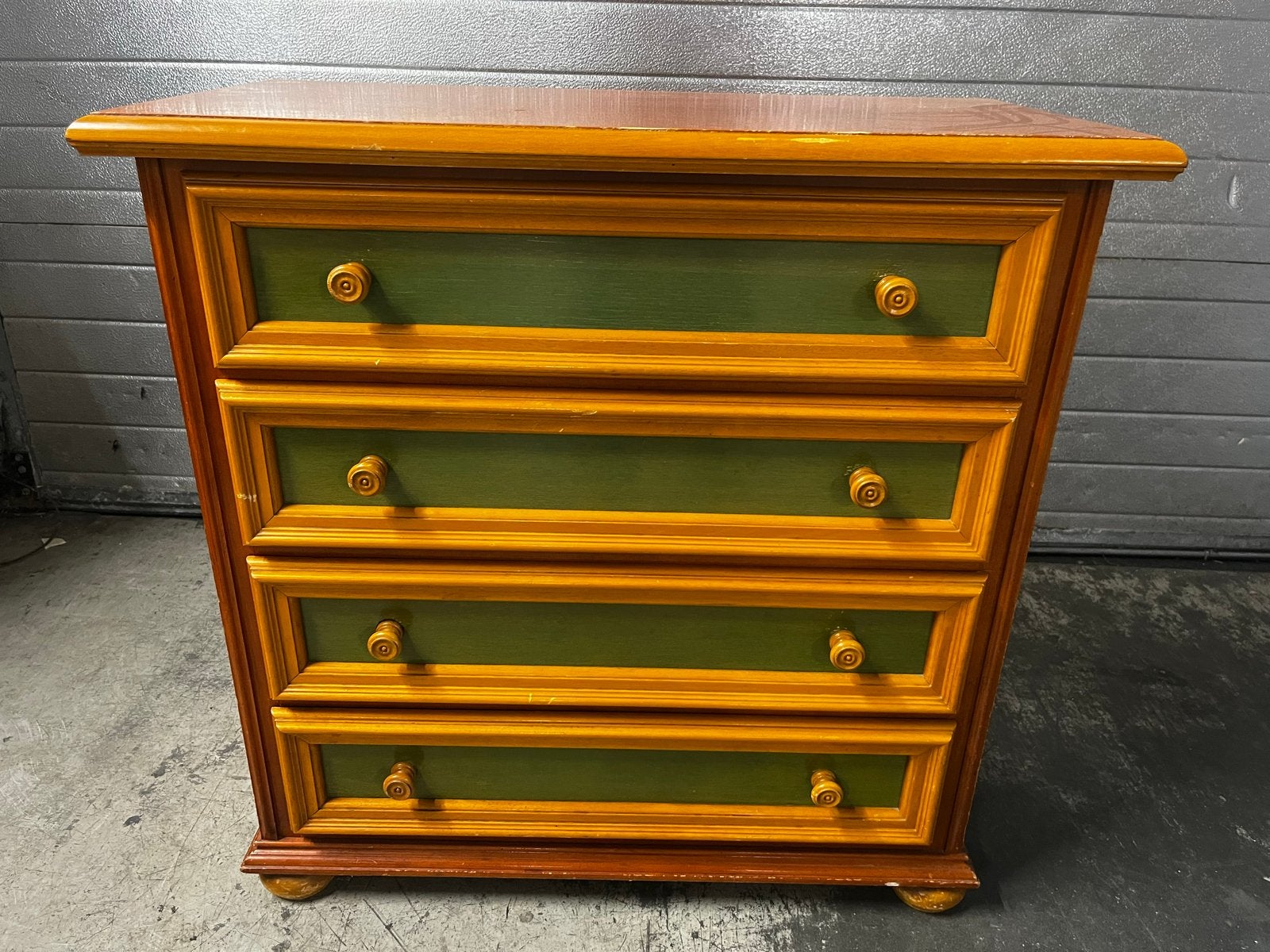 Houten commode met groene panelen, Huis en Inrichting, Kasten | Ladekasten, Ophalen, Gebruikt, A, 50 tot 100 cm