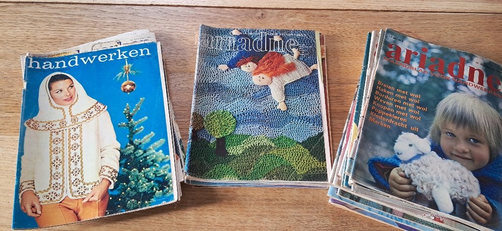 Handwerkblad Ariadne. 40 stuks; periode 1967 tot 1989,, Ophalen of Verzenden, Gebruikt, Breien of Haken, Patroon of Boek