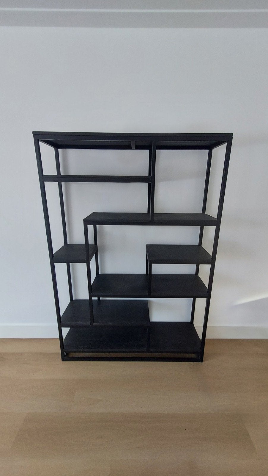 Robuuste open kast van zwart metaal en hout, Met plank(en), Industrieel, Modern, Speels, 100 tot 150 cm, Zo goed als nieuw
