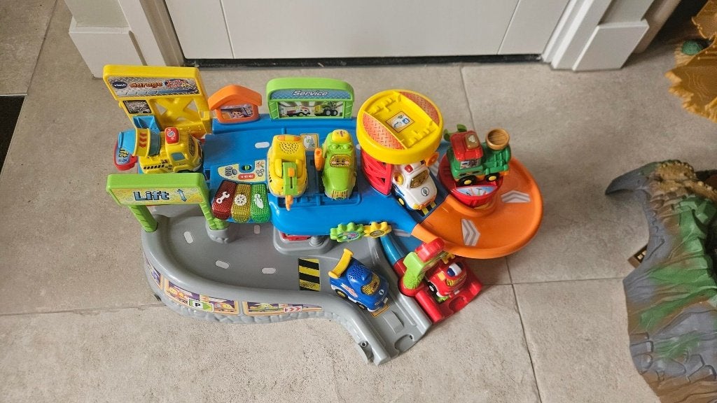 VTech Toet Toet Auto's Garage met 4 auto's, Ophalen, Zo goed als nieuw, 6 maanden tot 2 jaar