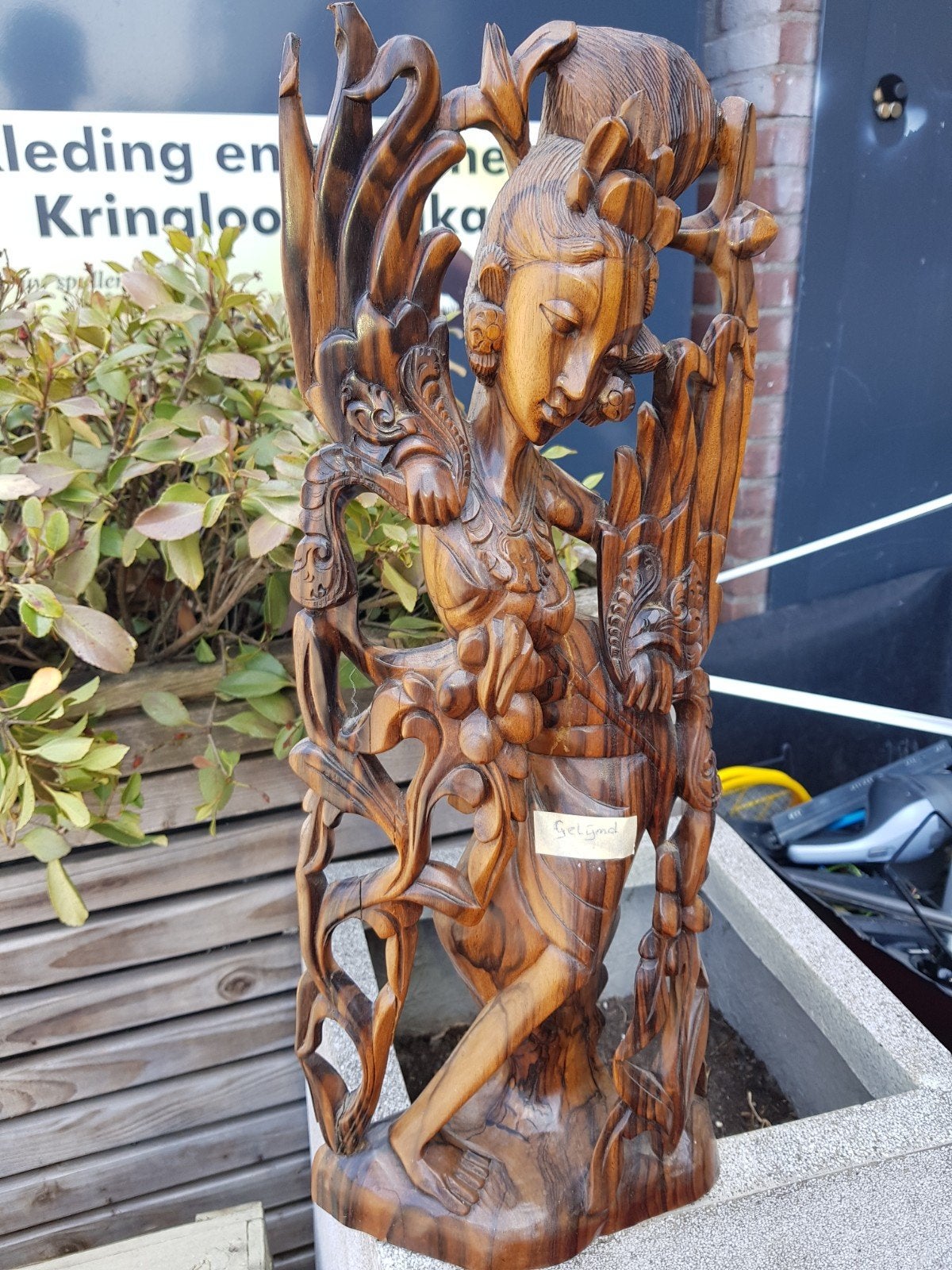 Uniek handgesneden houten beeld van een Balinese danseres, Handgemaakt, Beeld, Hout, Bruin