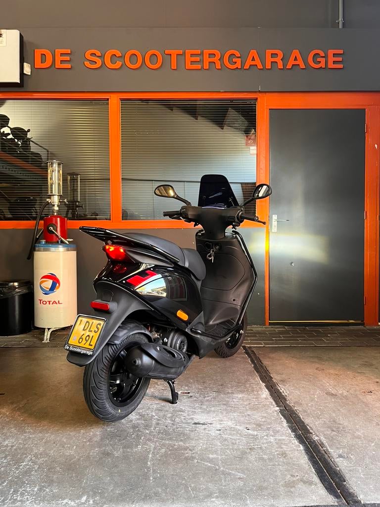 Piaggio Zip Brom 45km e3 SP 2017 FULL Black on Black, Fietsen en Brommers, Scooters | Piaggio, Gebruikt, Piaggio, Piaggio, Maximaal 45 km/u