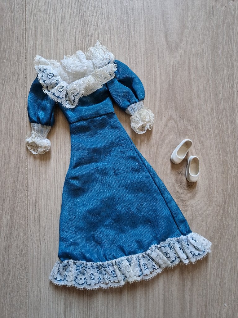 Tk vintage barbie Sindy jurkje my fair Sindy incl schoentjes, Verzenden, Gebruikt, Kleertjes