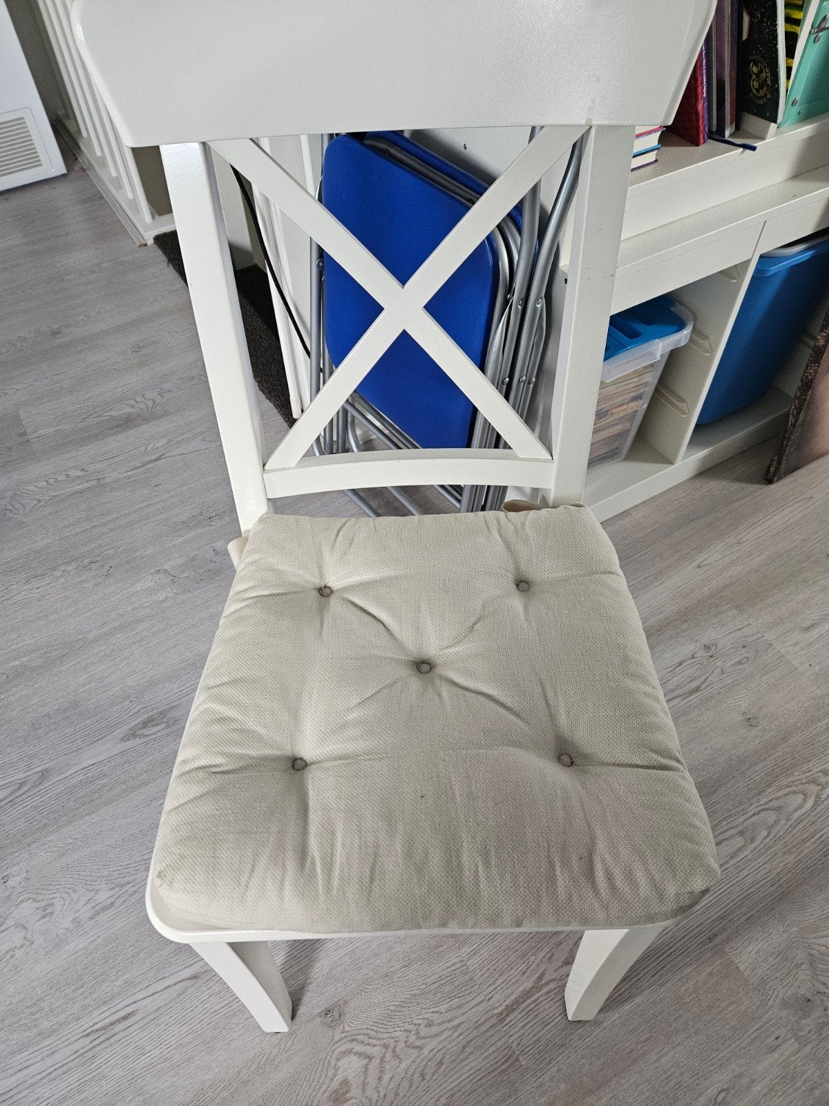Ikea Ingolf witte houten stoelen met comfortabel kussen, Huis en Inrichting, Stoelen, Ophalen, Gebruikt, Wit, Stof