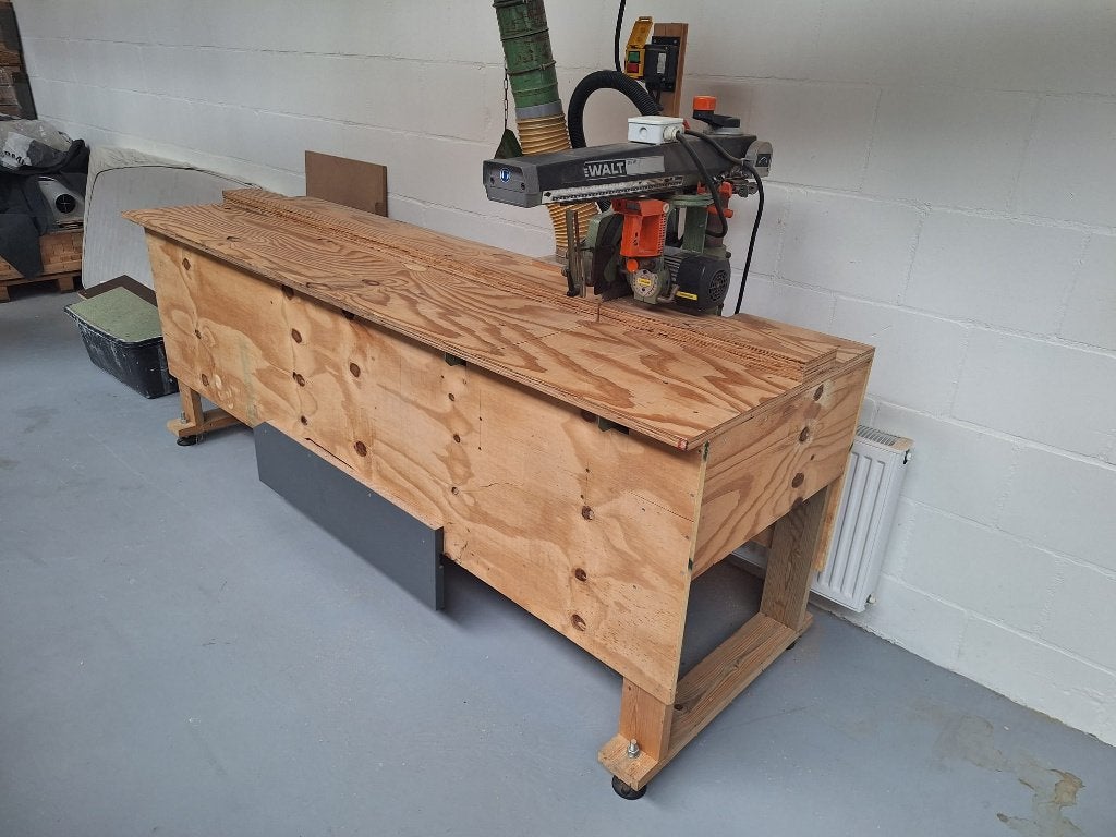 DeWalt GKW 125 afkortzaag met stevige werktafel, Ophalen, Zo goed als nieuw, Afkortzaag, 30 tot 70 mm