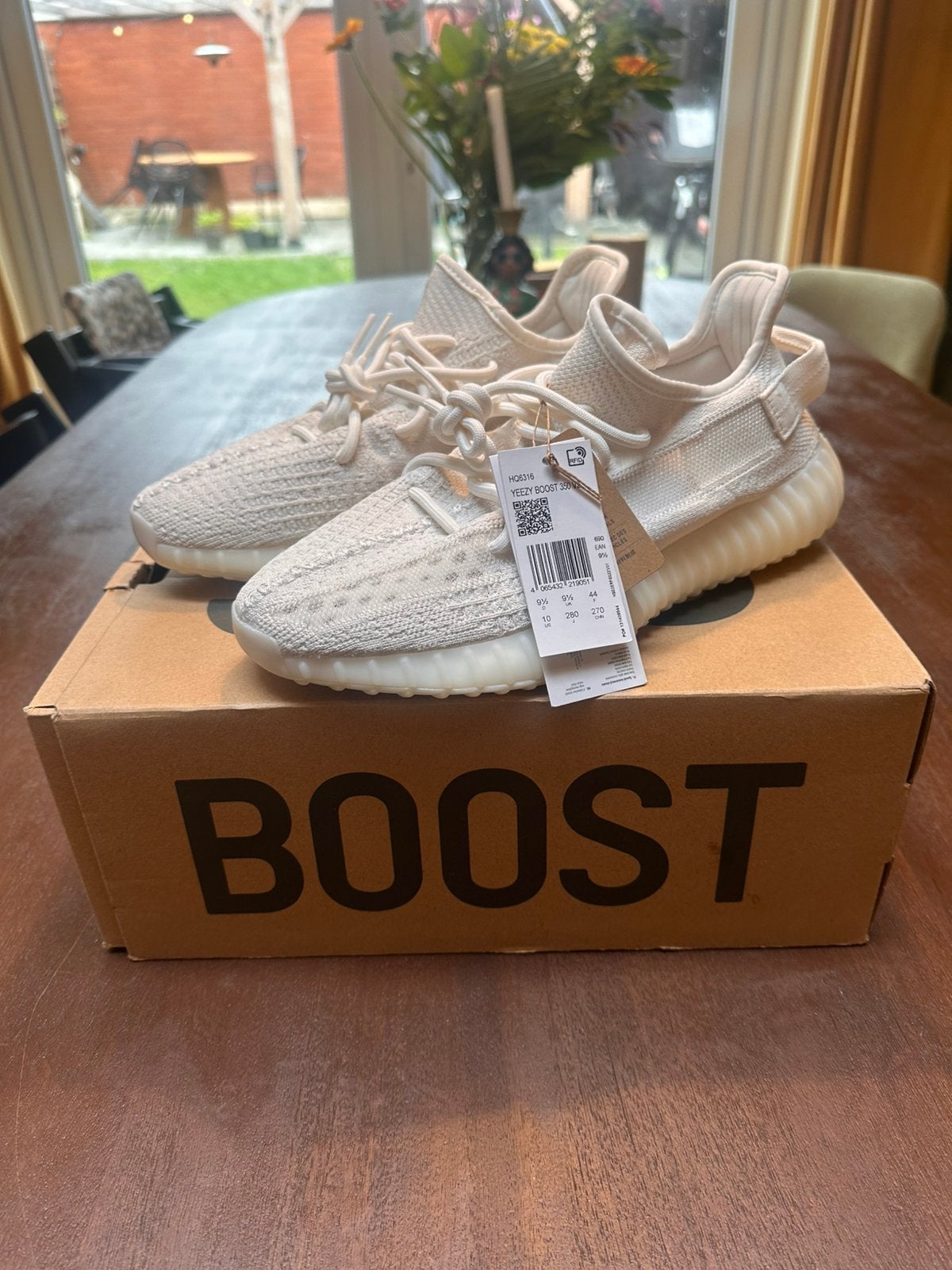 Adidas Yeezy Boost 350 V2 Bone – Maat EU 44 / US 10 – Nieuw, Wit, Nieuw, Ophalen of Verzenden, Sneakers of Gympen