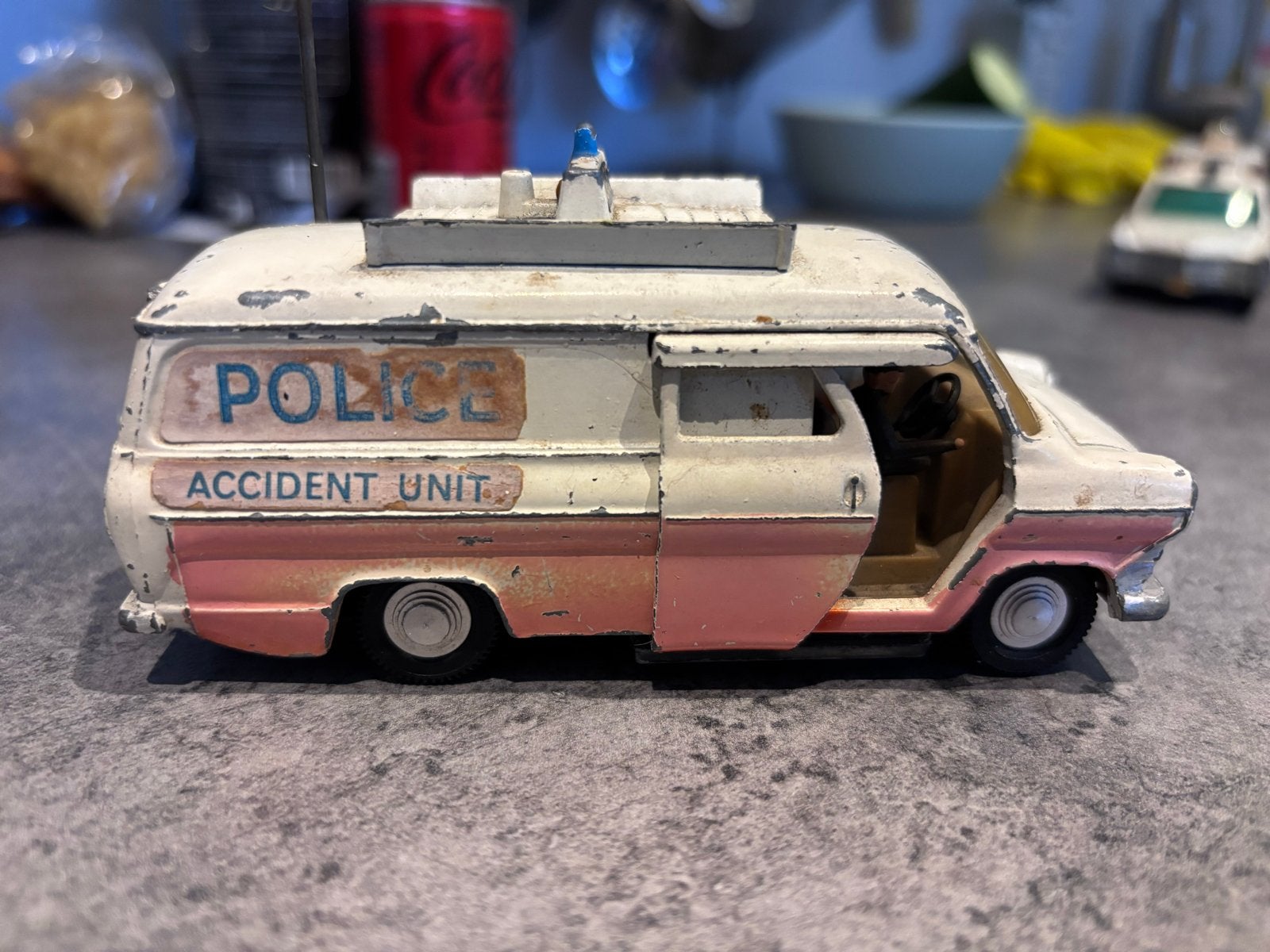 267 cm vd Dinky Toys Ford Transit Police VS Unit 1969), Gebruikt, 1:50 of kleiner, Truck, Ophalen