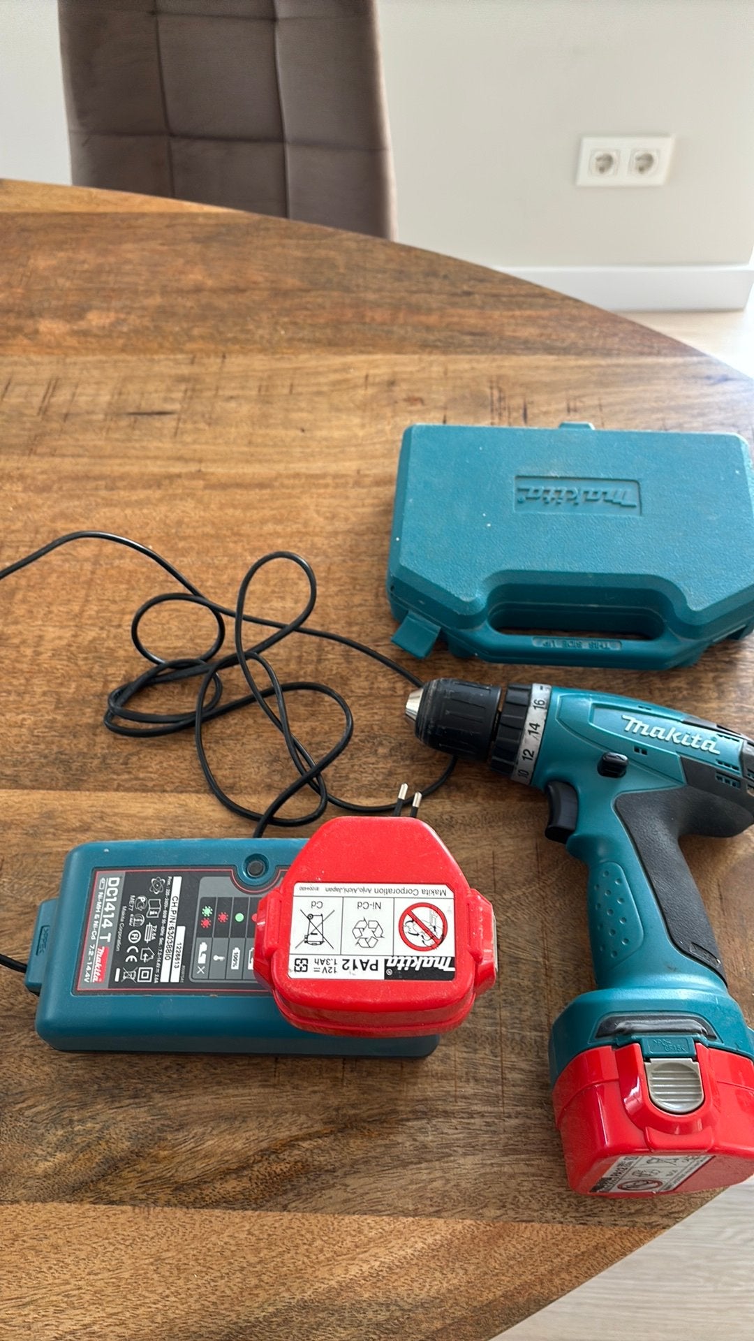 Makita schroef / boormachine met bitjesset, Doe-het-zelf en Verbouw, Gereedschap | Boormachines, Ophalen of Verzenden, Gebruikt