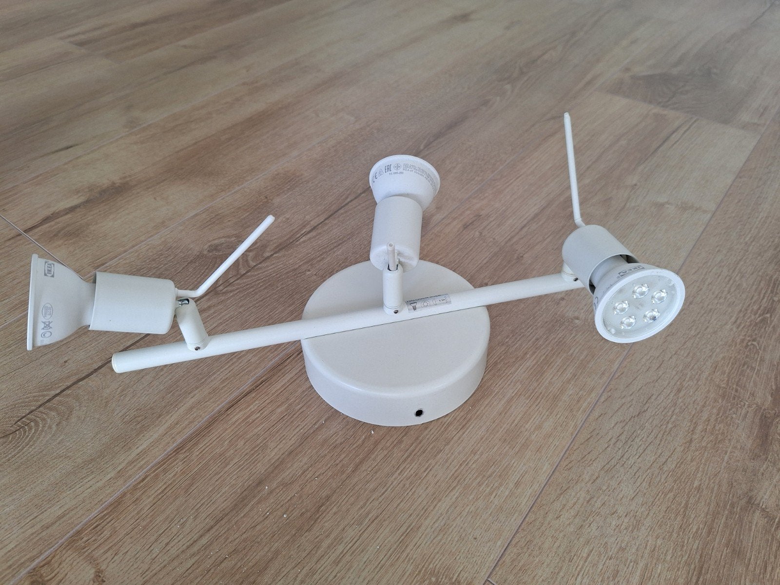 IKEA Plafonnière met 3 verstelbare spots - Wit, Huis en Inrichting, Lampen | Spots, Gebruikt, Modern, Scandinavisch, Metaal of Aluminium