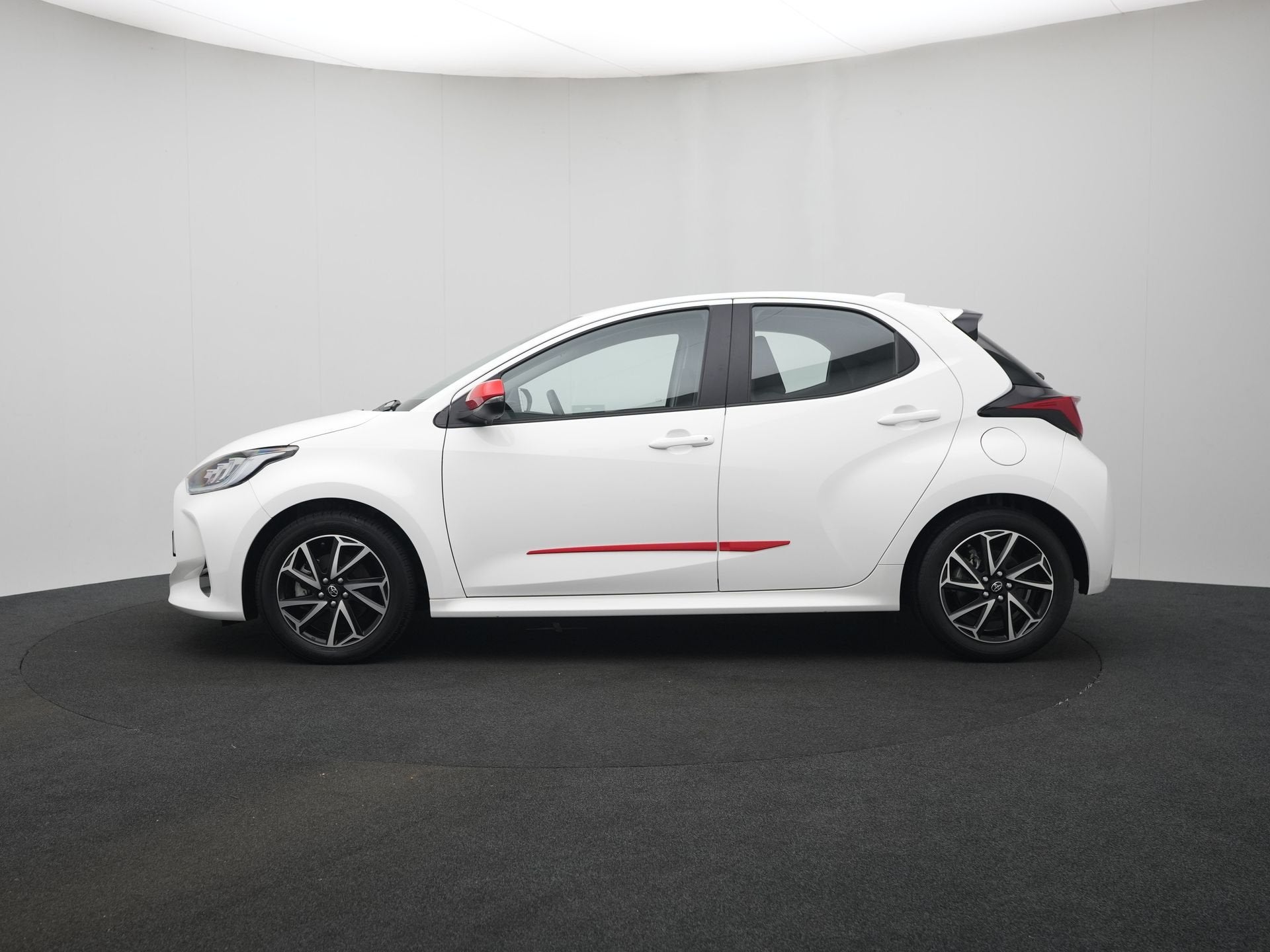 Toyota Yaris 1.5 Hybrid TeamNL | NL Auto | Dealer Onderhoude, Auto's, Gebruikt, Euro 6, Bedrijf, Grijs