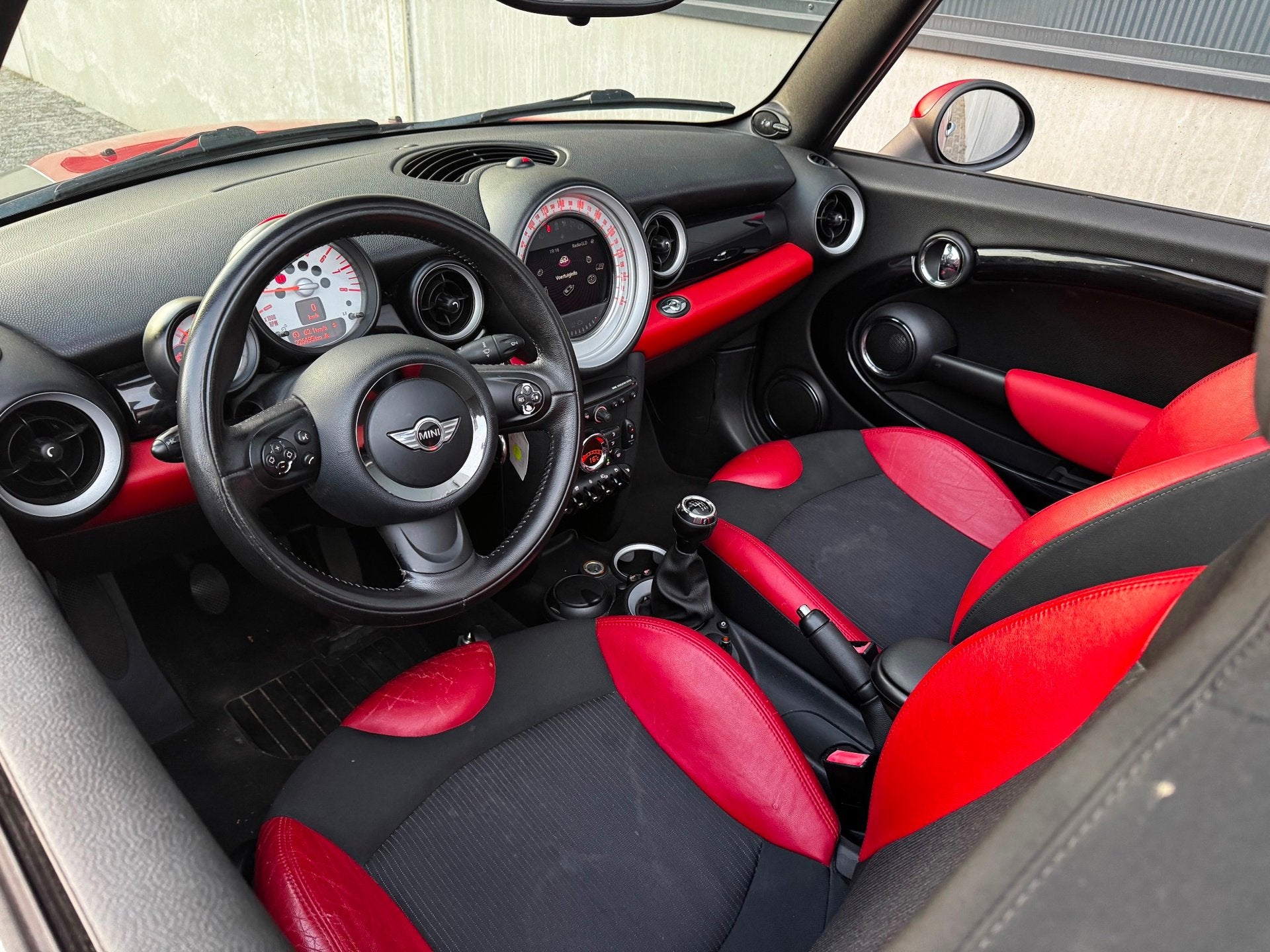 Mini Cabrio 1.6 Cooper Chili|NAVI|HALFLEDER|STOELVERW|PDC|BO, Auto's, Gebruikt, 4 cilinders, Cabriolet, 4 stoelen