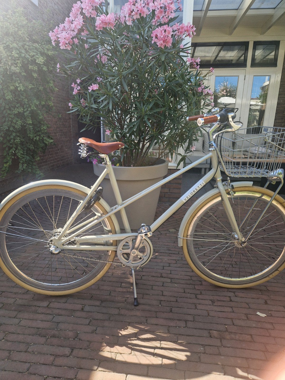 Veloretti Damesfiets met Mand - Zo goed als nieuw, Fietsen en Brommers, Fietsen | Dames | Damesfietsen, Overige merken, Velgrem