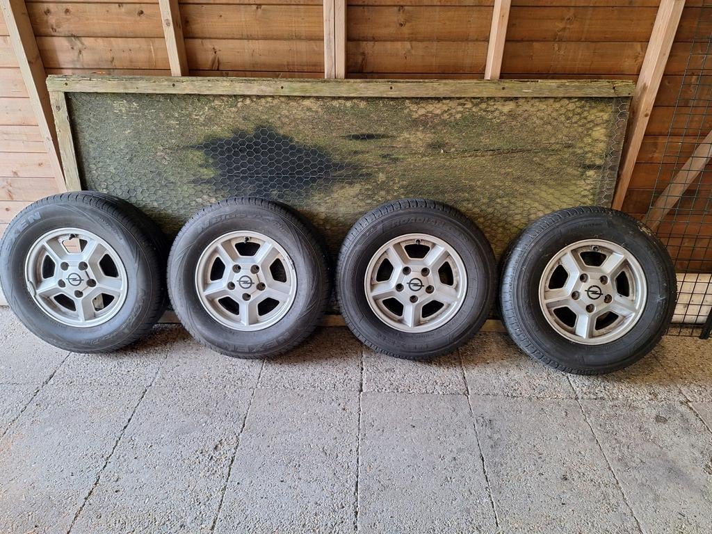 Nette alu Opel velgen+zomerbanden en een set alu BMW velgen!, Auto-onderdelen, Banden en Velgen, Velg(en), Zomerbanden, 15 inch