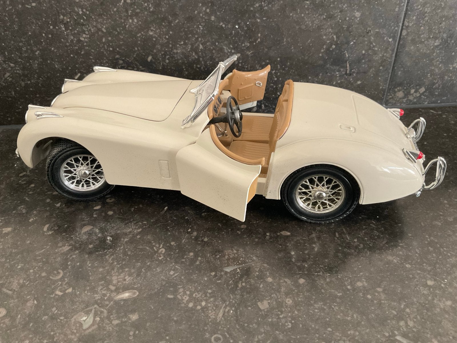 Schaalauto 1/18 Jaguar XK-120 1948 ERTL, Hobby en Vrije tijd, Ophalen of Verzenden, Gebruikt, Auto, ERTL