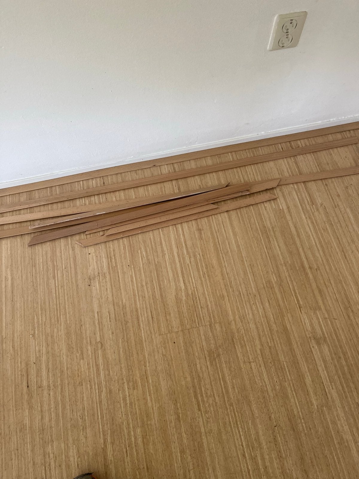 Plint/Afwerklijst 6x28 mm gestoomd beuken 24 m, Doe-het-zelf en Verbouw, Plinten en Afwerking, Ophalen, Overige materialen, 250 cm of meer